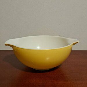 Pyrex Vintage 443 Primary Color Yellow 2 1/2 Quart Cinderella Nesting Bowl